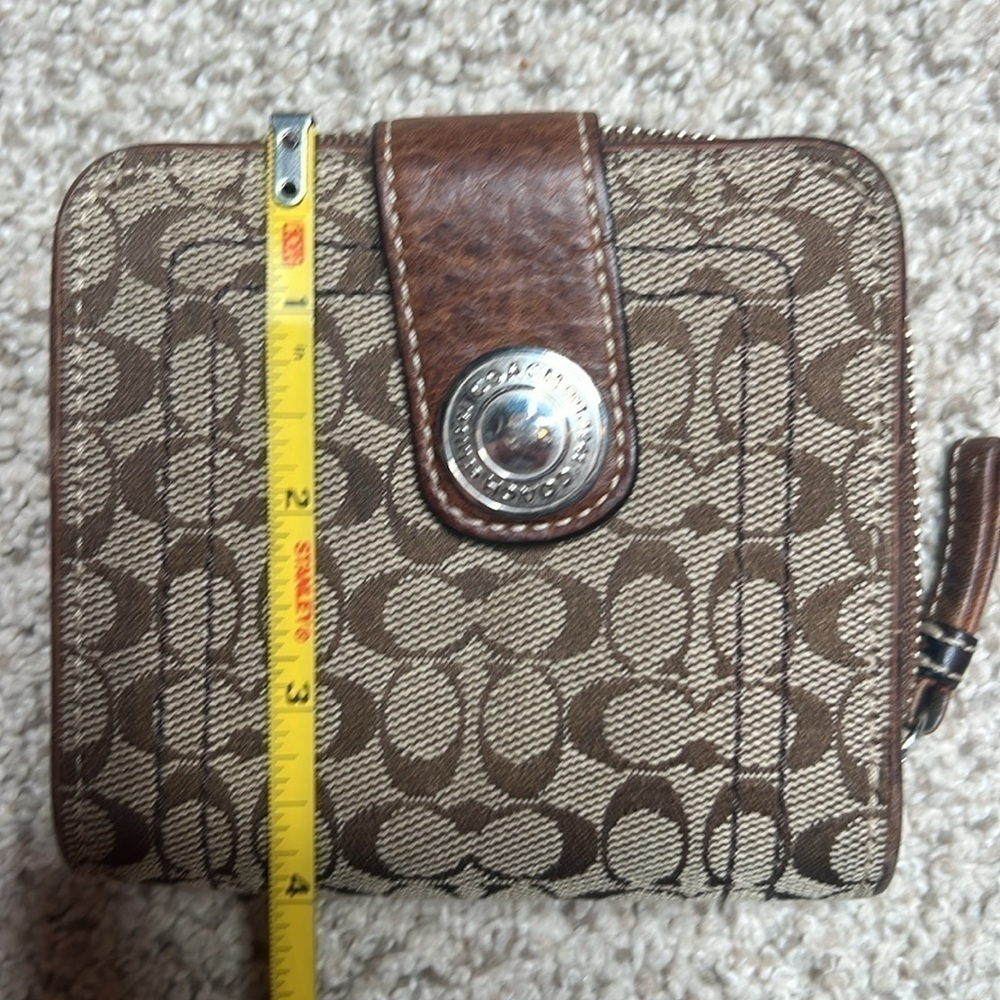Coach Brown and Cream Signature Wallet - Picture 4 of 4